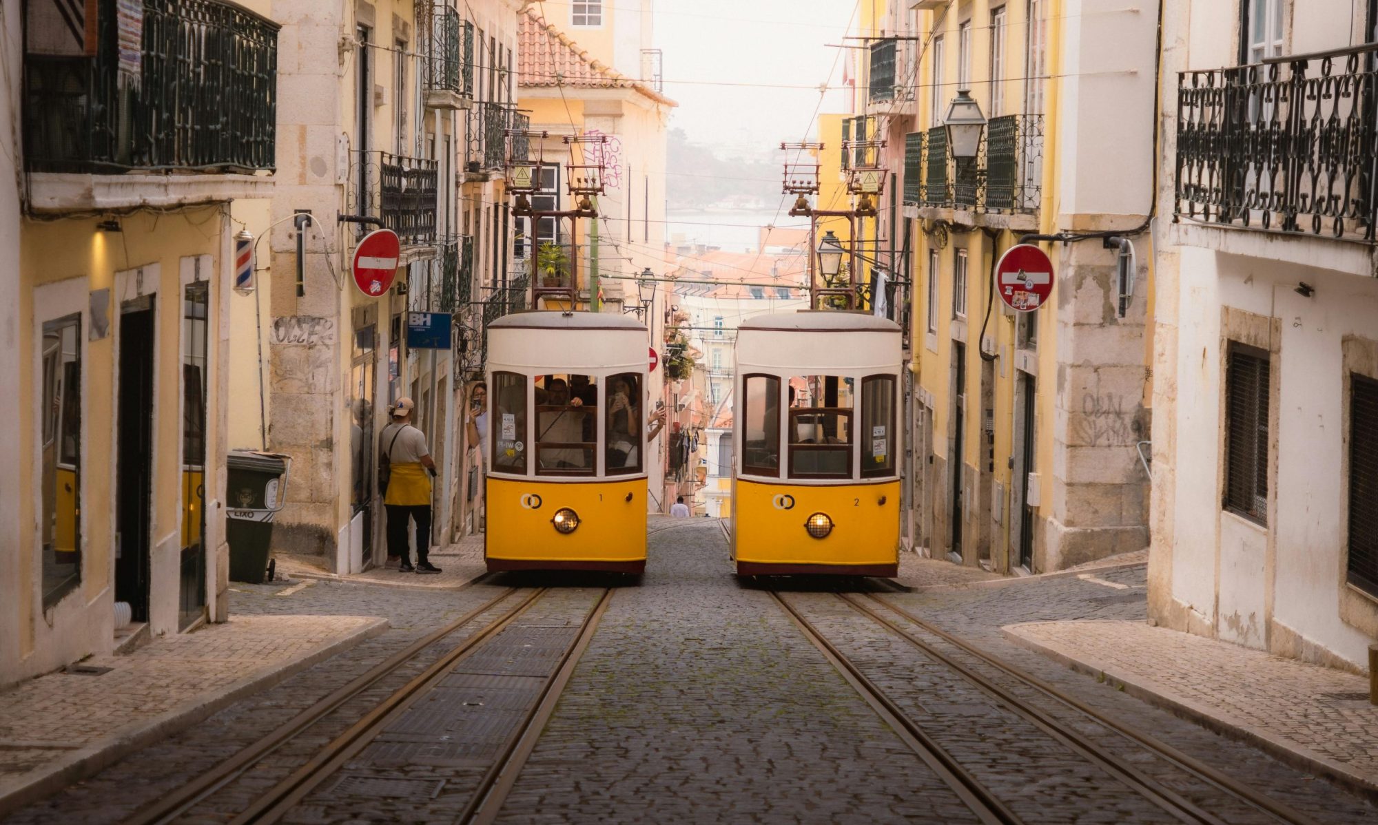 Photo trams jaunes de Lisbonne